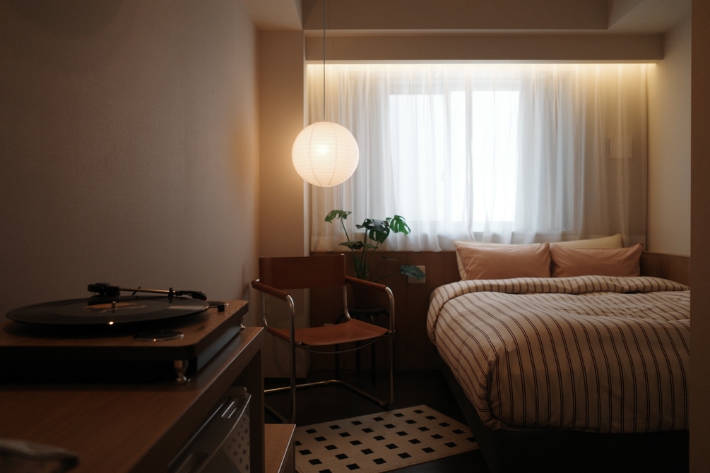 SLOW ROOM｜22：00チェックイン