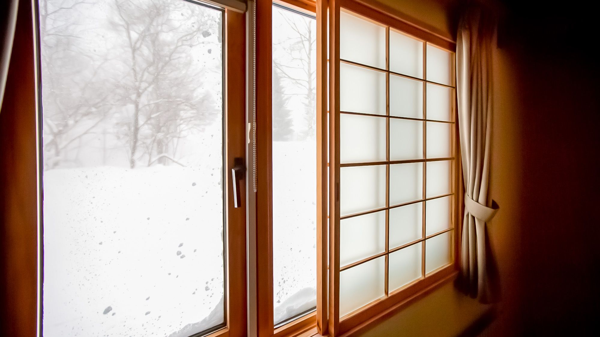 ・＜景観（冬）＞お部屋の窓から雪景色を楽しむこともできる