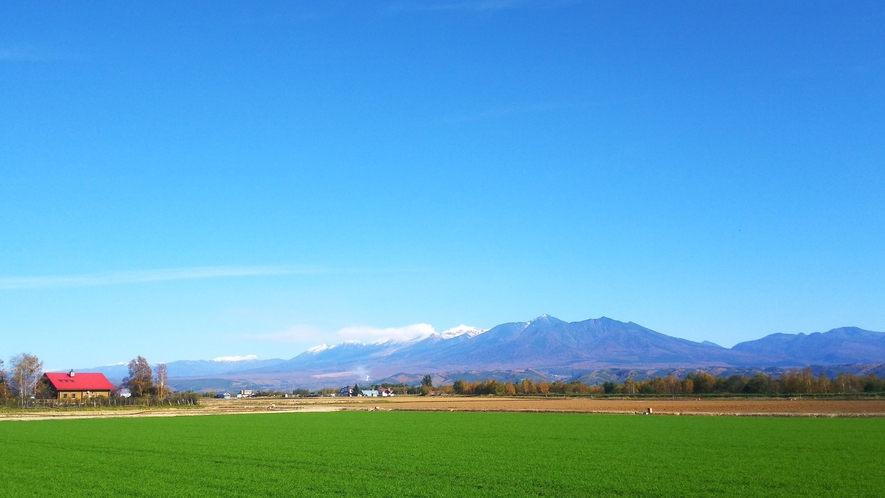 秋の十勝岳連峰