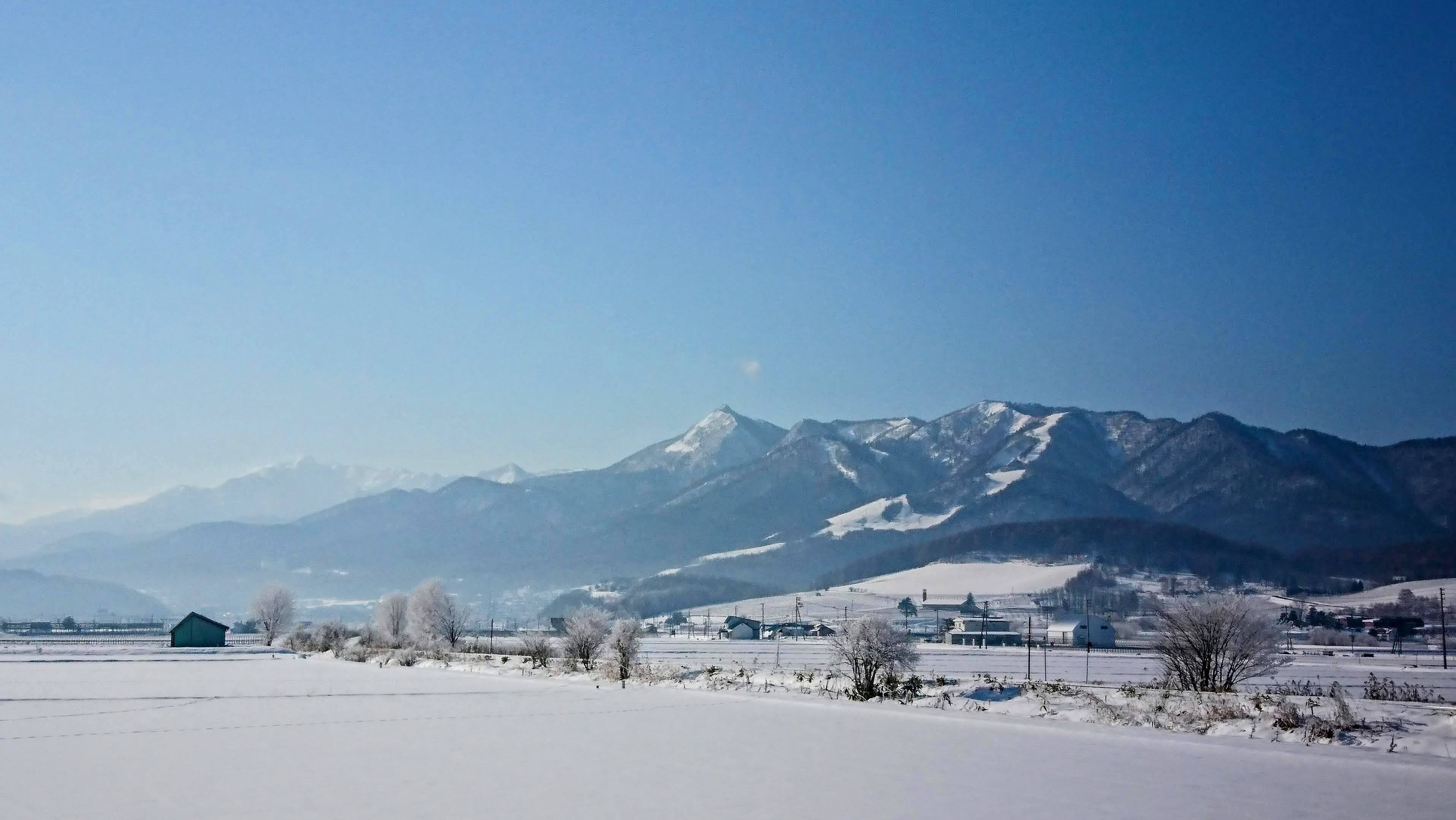 富良野西岳と富良野スキー場