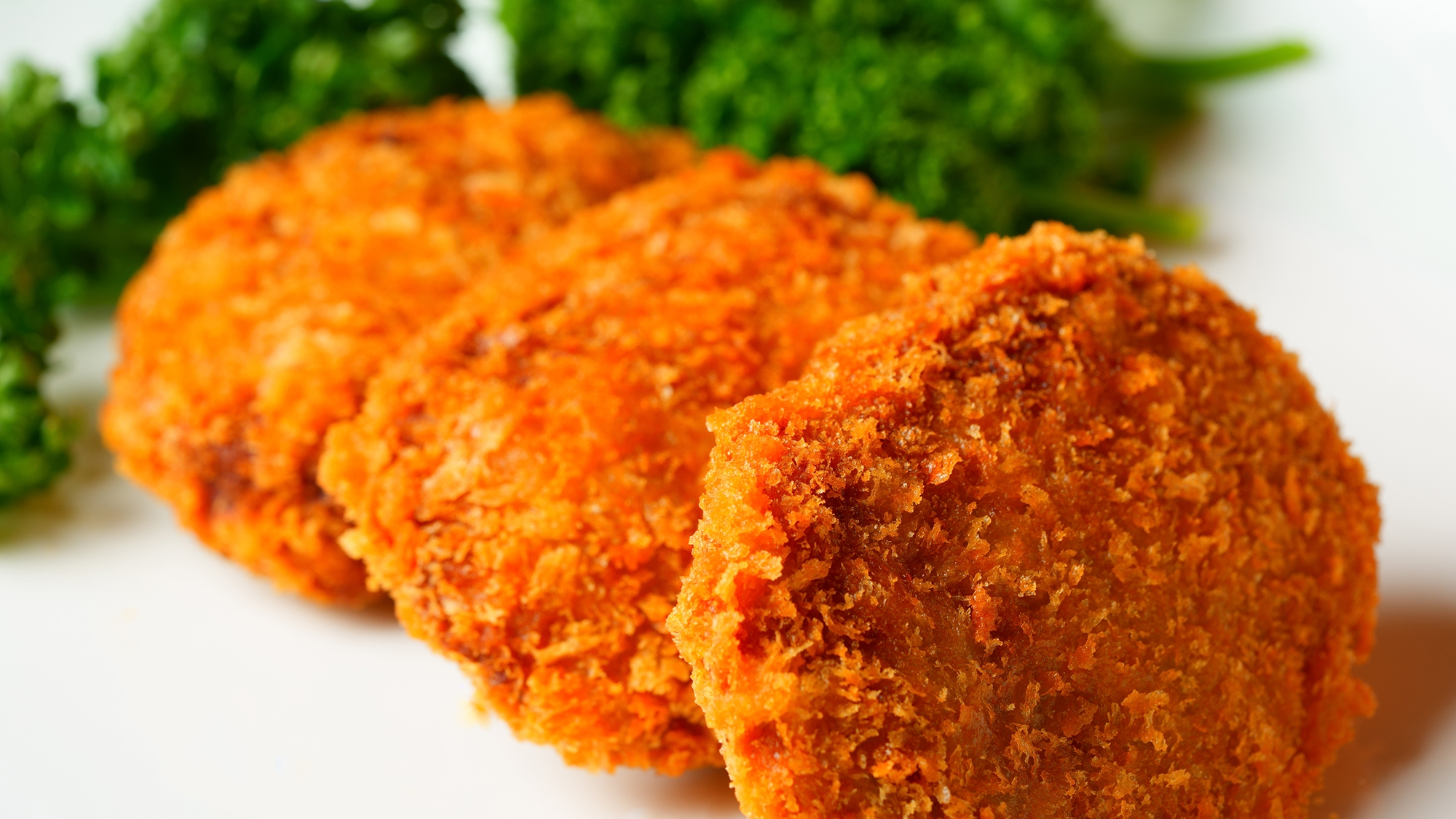 ■エグゼクティブバイキング■肉の旨みを閉じ込めた、ジューシーなメンチカツ