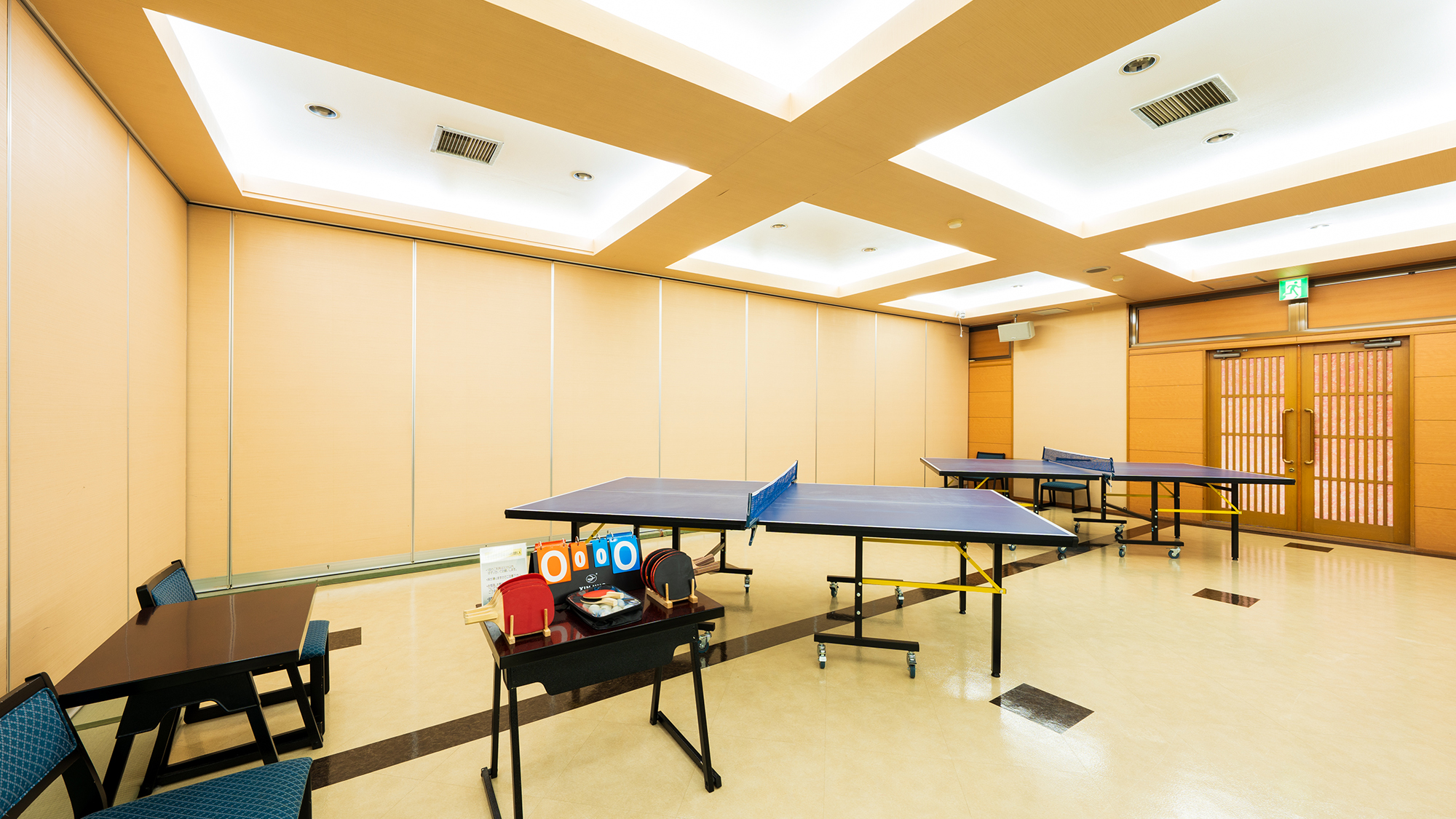 ■スマイルスポット■小さなお子さまから楽しめる多目的スペース。すべり台などの遊具でお子さまも大喜び！