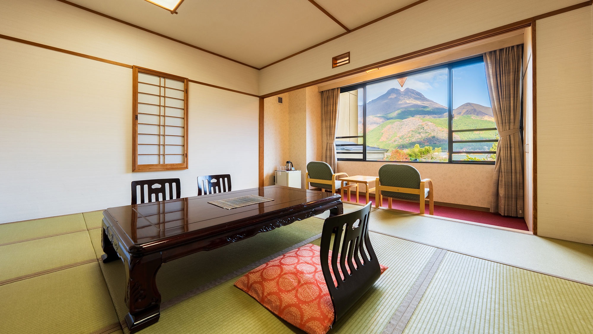 ■和室・由布岳ビュー■由布岳を眺めながら、畳でゴロゴロ。絶景を眺める『至福』の休日