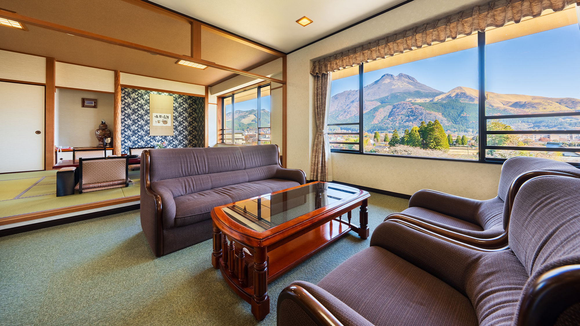 ■特別和室■由布岳の景観を愛でながら、和室でお茶を嗜む。落ち着きの空間で上質の羽休めを――