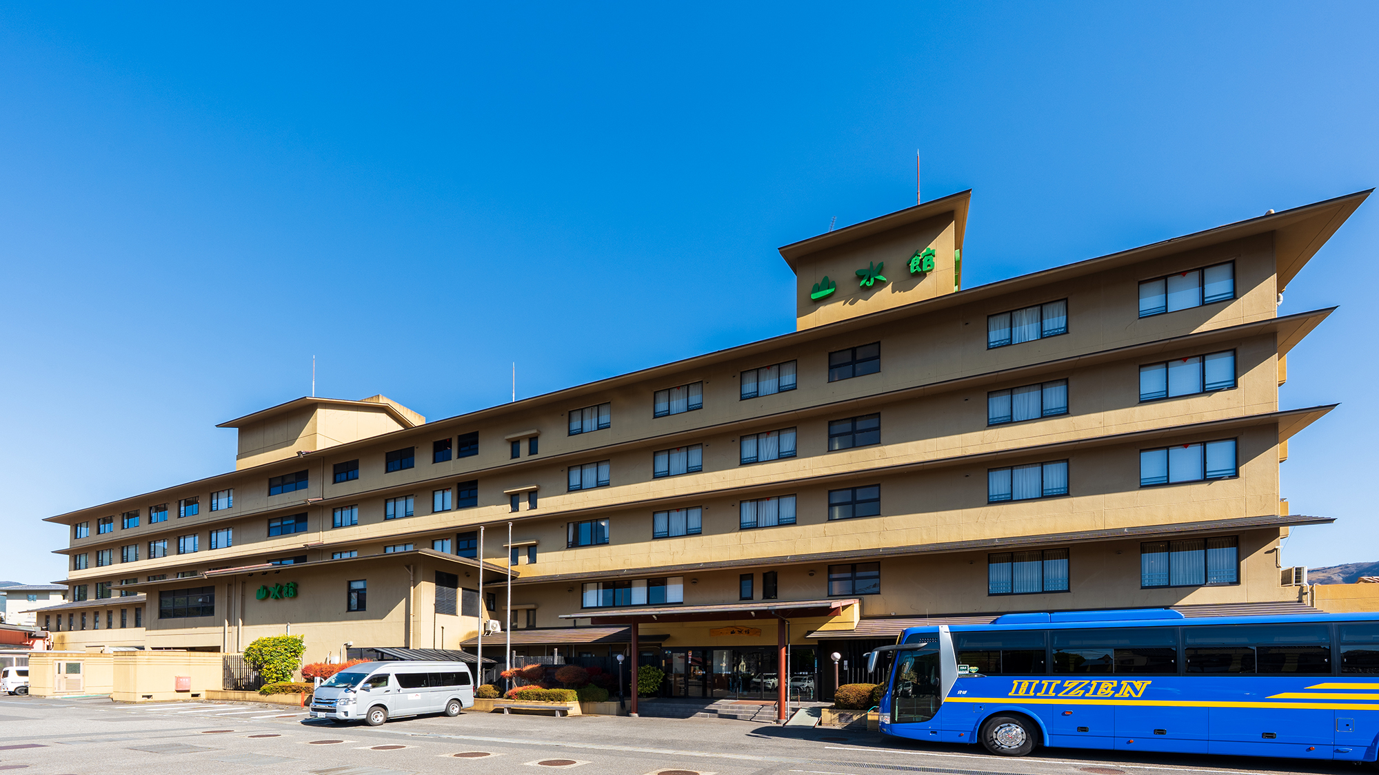 ■外観■温泉街・ゆふいんで過ごす、充実の温泉旅行。