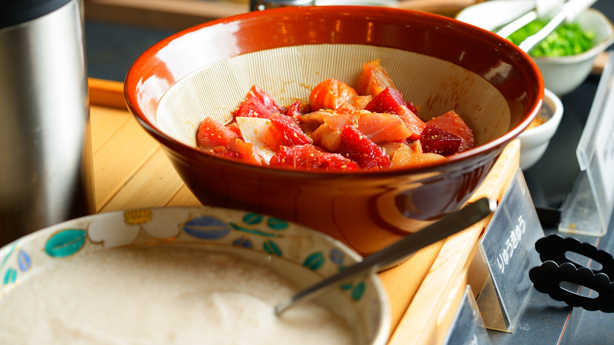 ■朝食バイキング■新鮮な魚を漬けで味わう、郷土の一品。素材の旨みを引き出す特製だれ仕立て