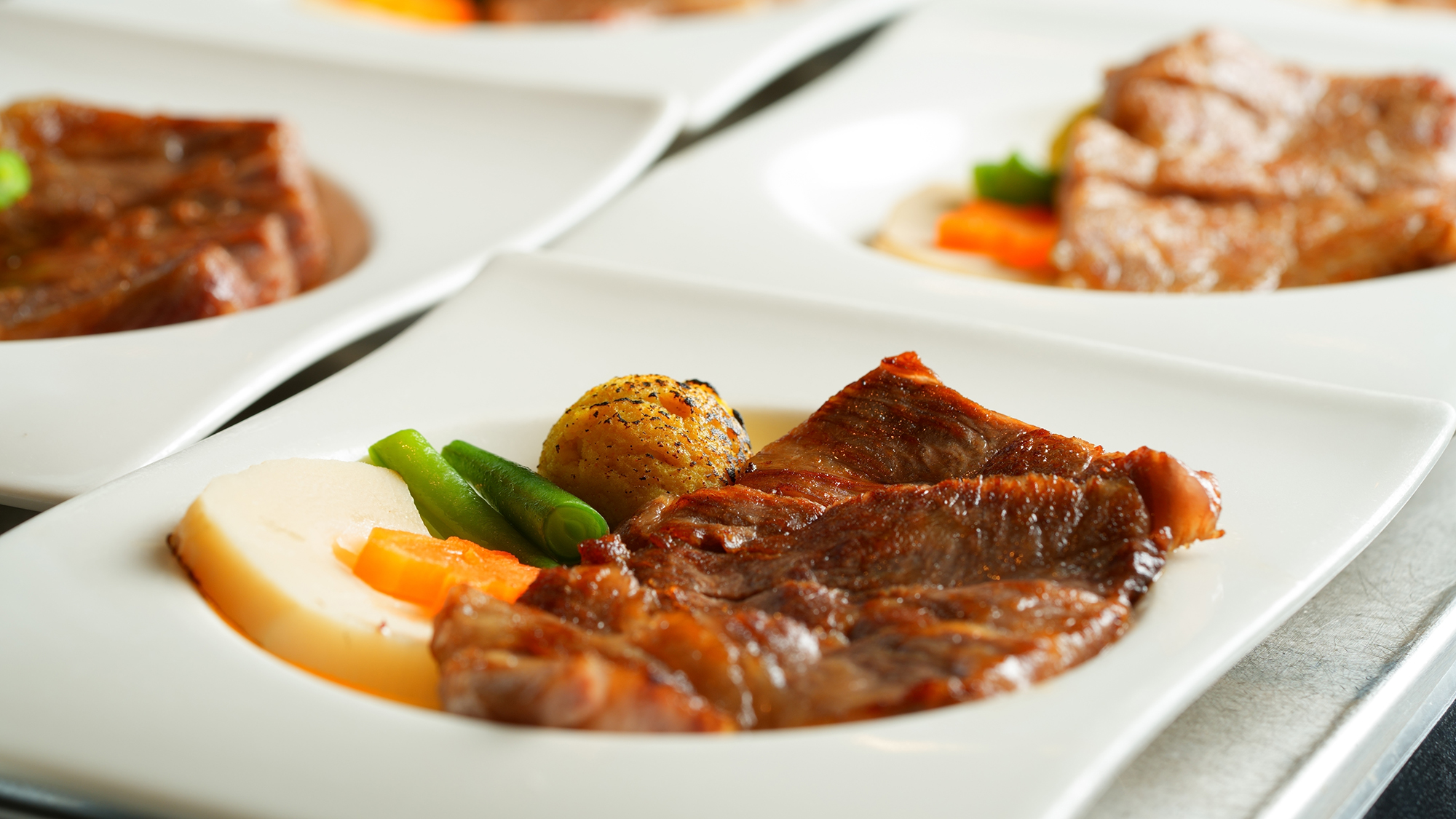 ■エグゼクティブバイキング■和牛本来のコクと甘みを味わう一皿