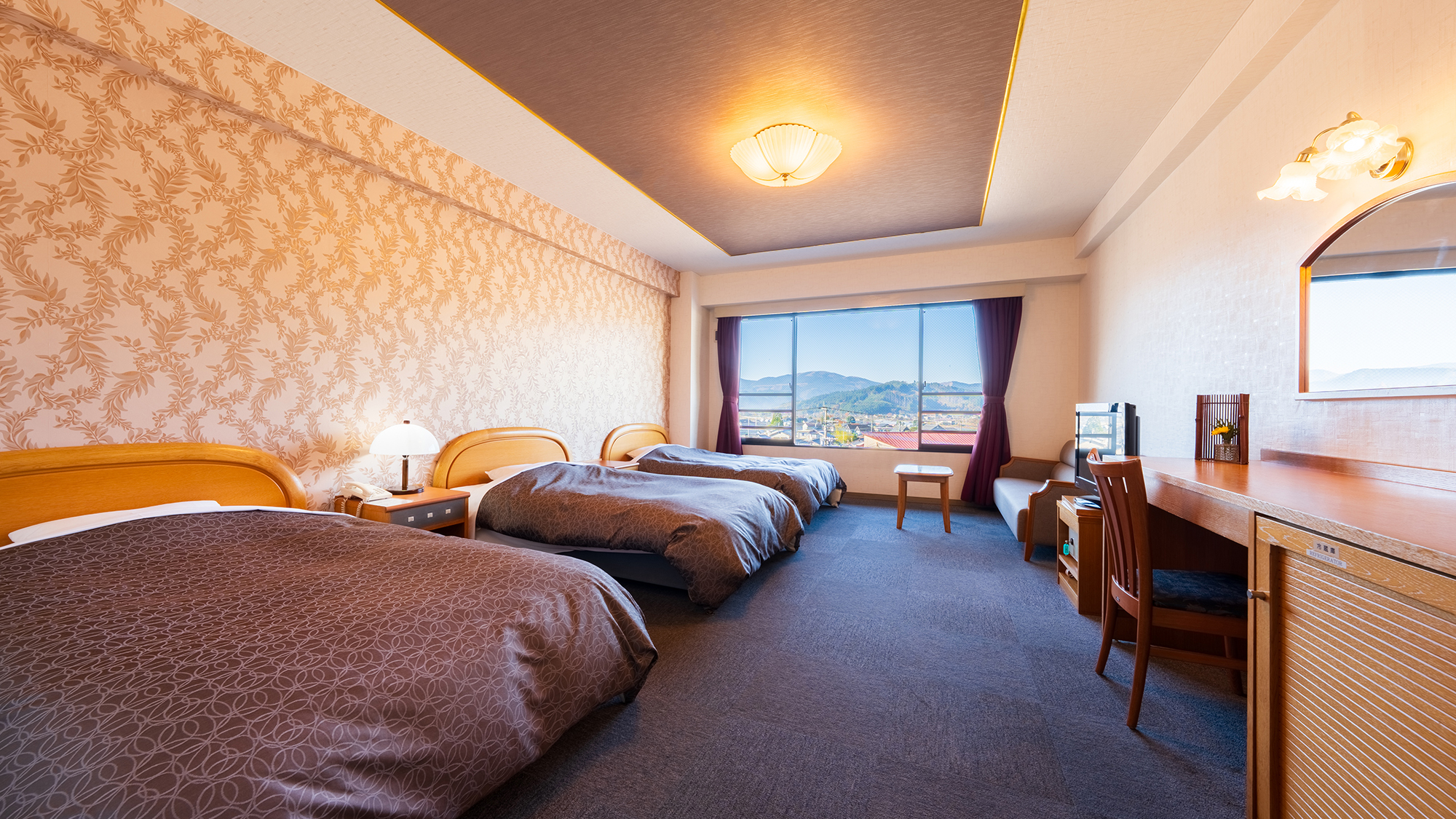 ■トリプル・由布岳ビュー■気の合う仲間と友人と、みんなで由布岳を眺めながらのんびりと――