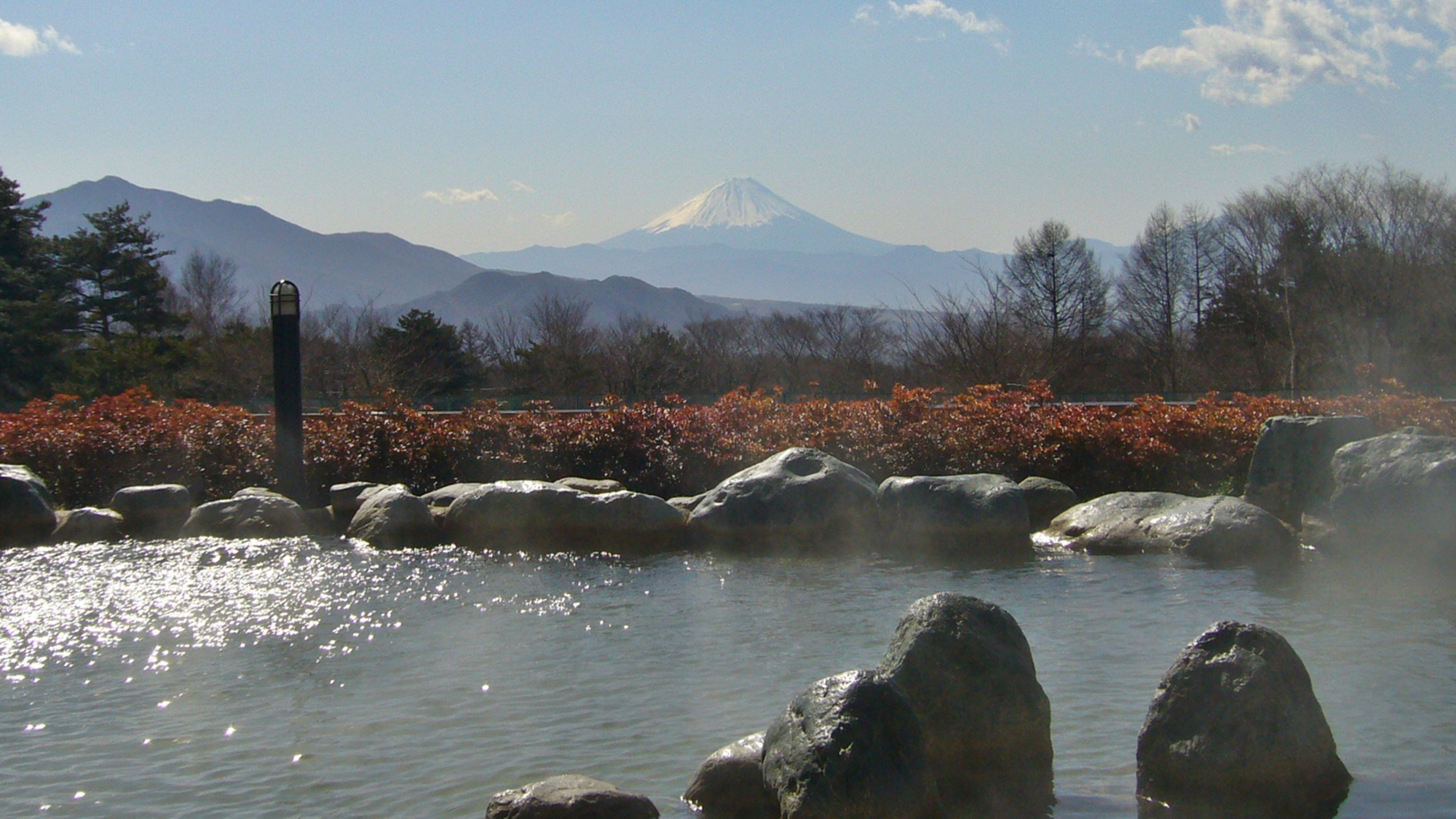 *パノラマの湯/肌寒い秋口、温かいお湯に入りながら眺める景色は爽快です。