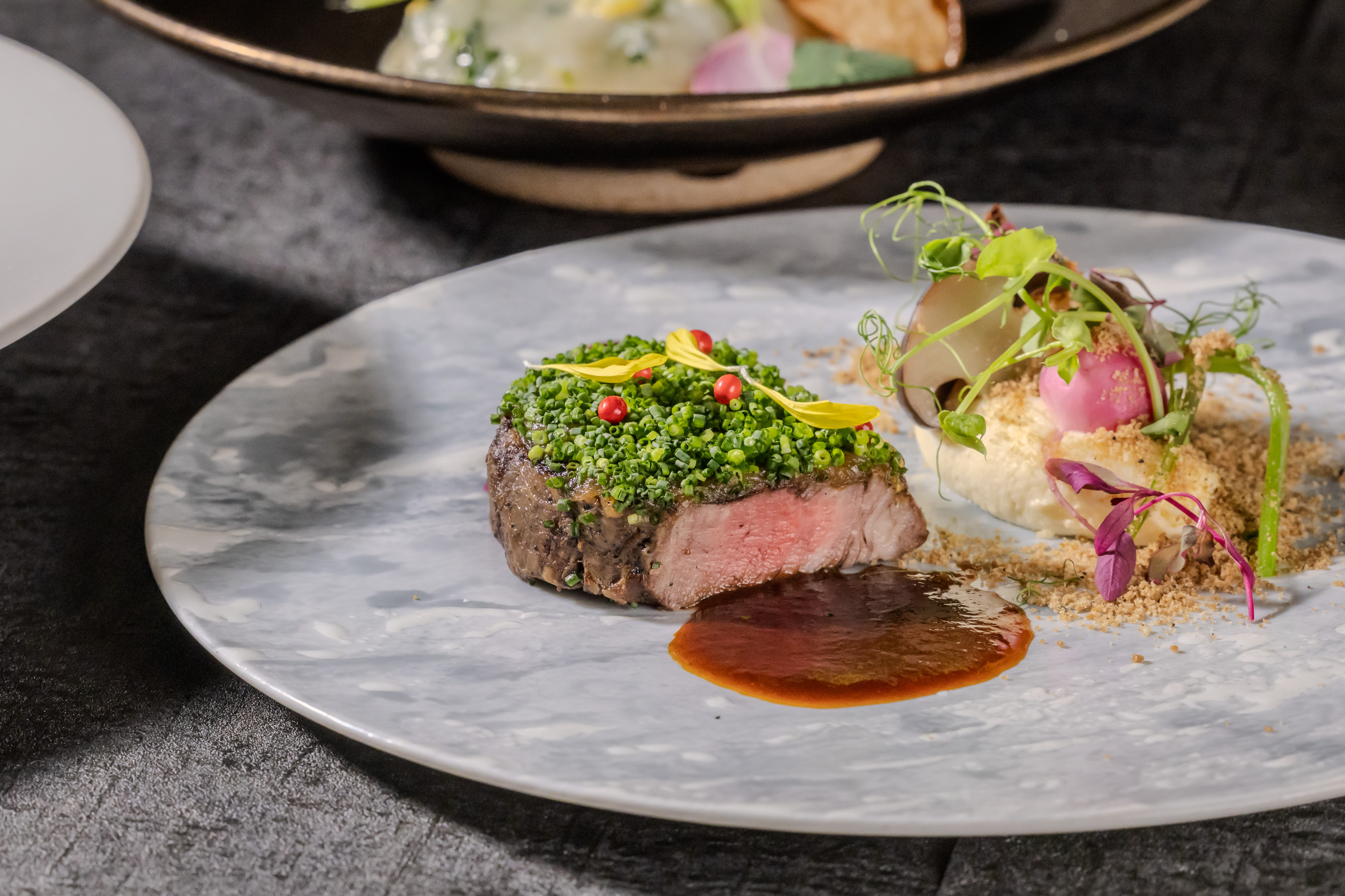 北海道産牛フィレと葱のコンポジション