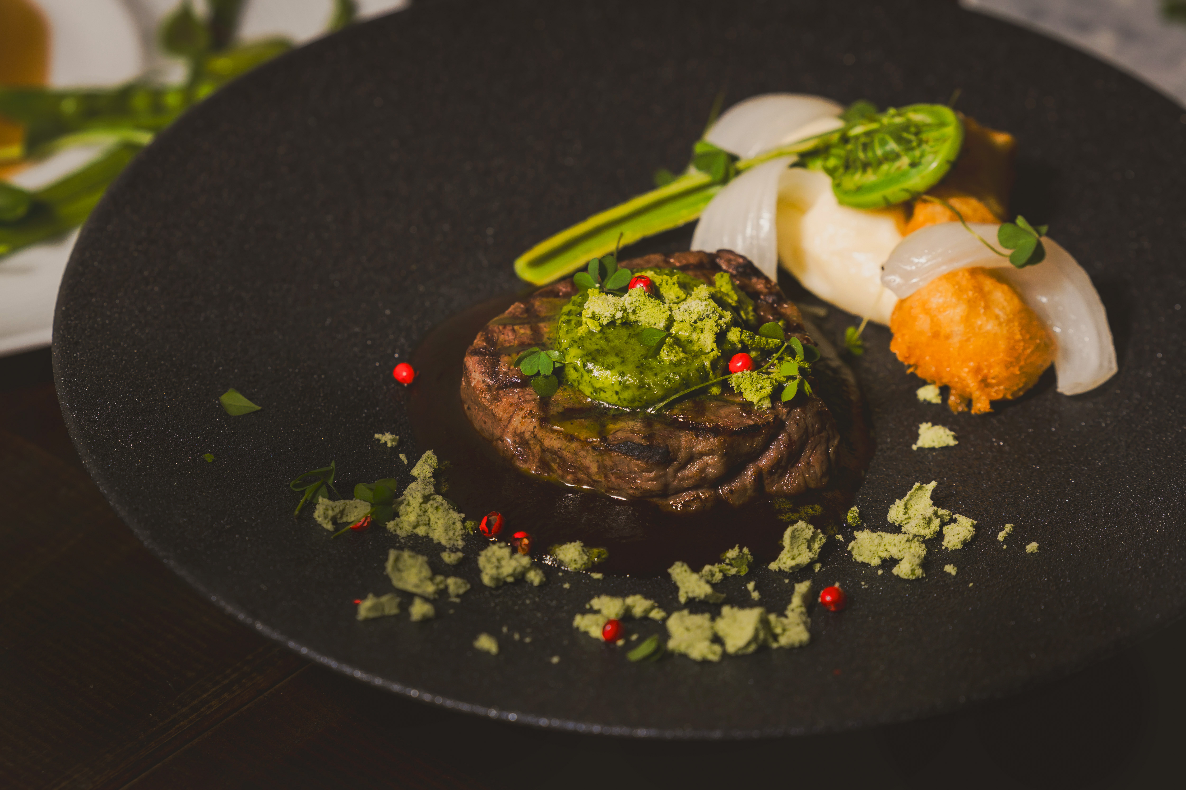 北海道産牛フィレのグリエ ハーブのブールコンポーゼ