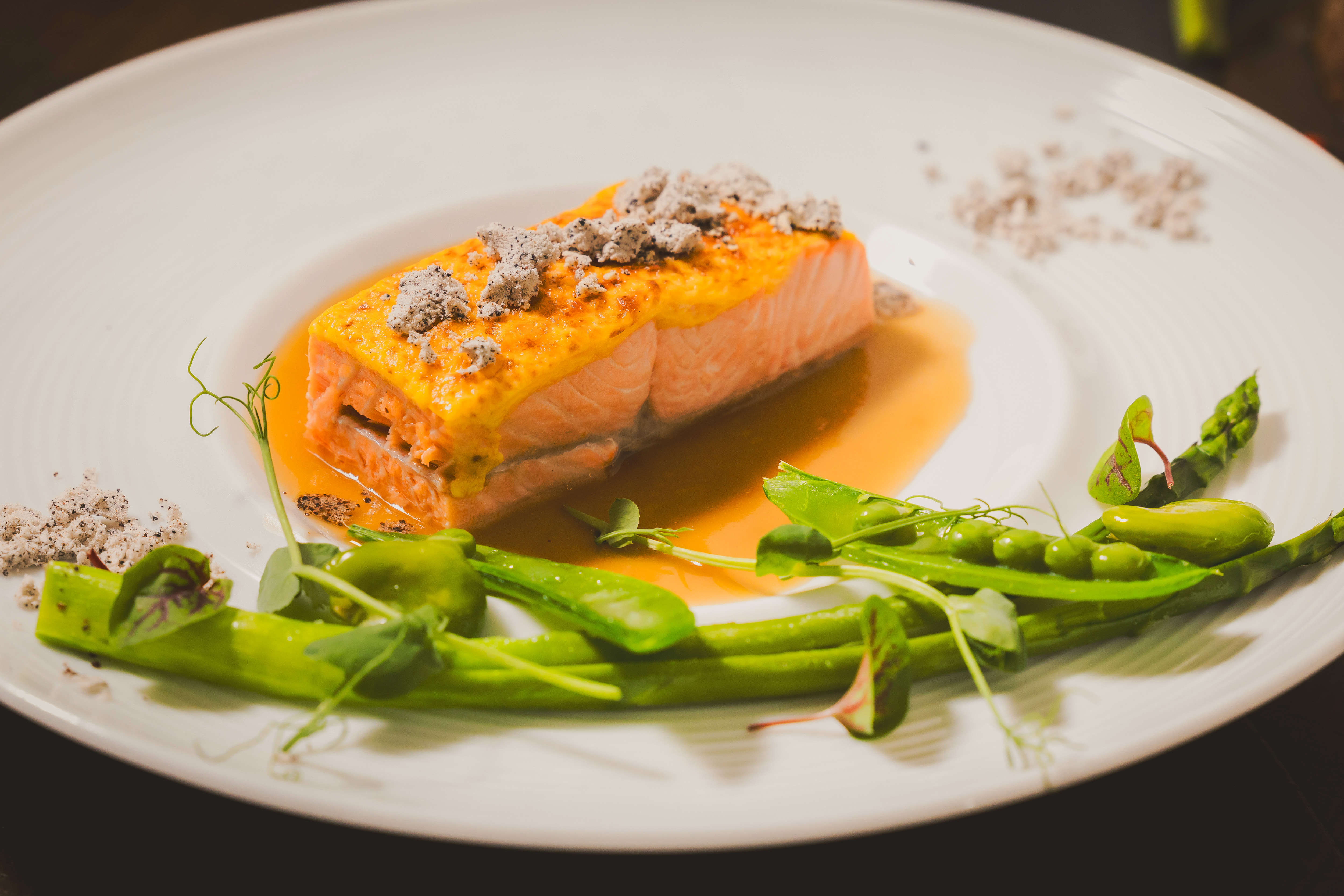 銀鮭のヴァプール サバイヨンとマッシュルームのジュ