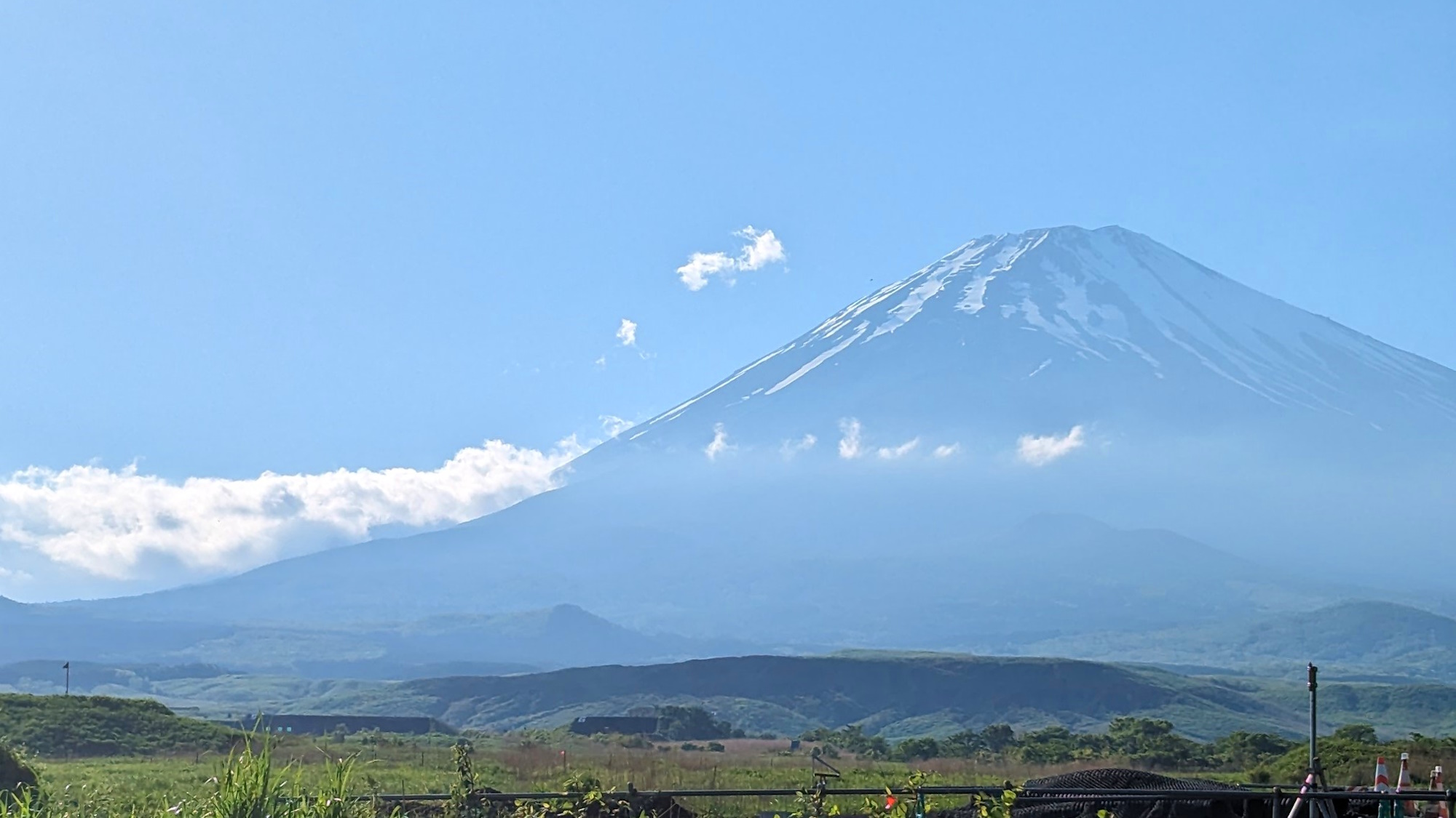 当館敷地前からは雄大な富士山を一望頂けます