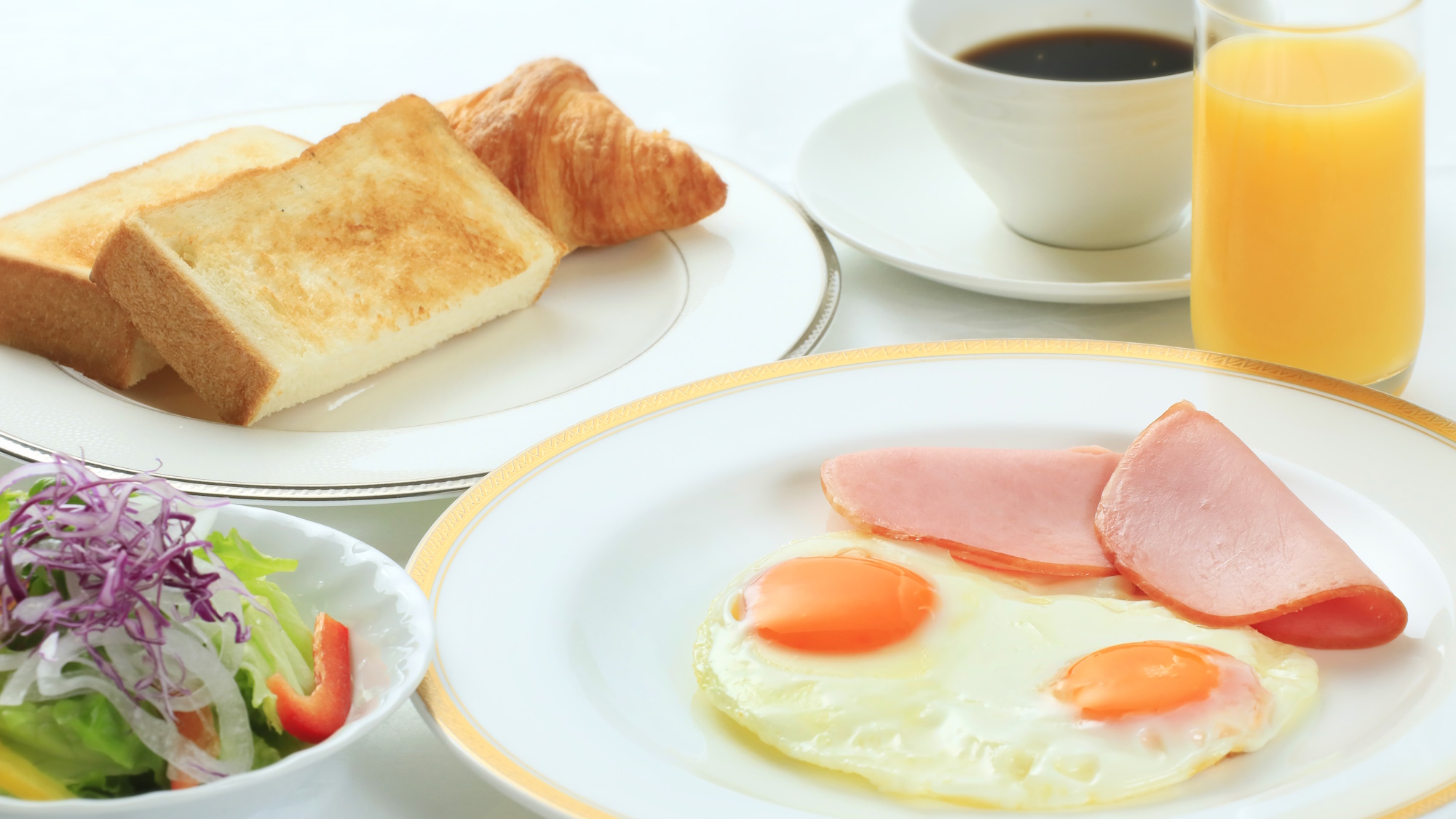 アメリカンブレックファストスタイルの洋朝食　※一例