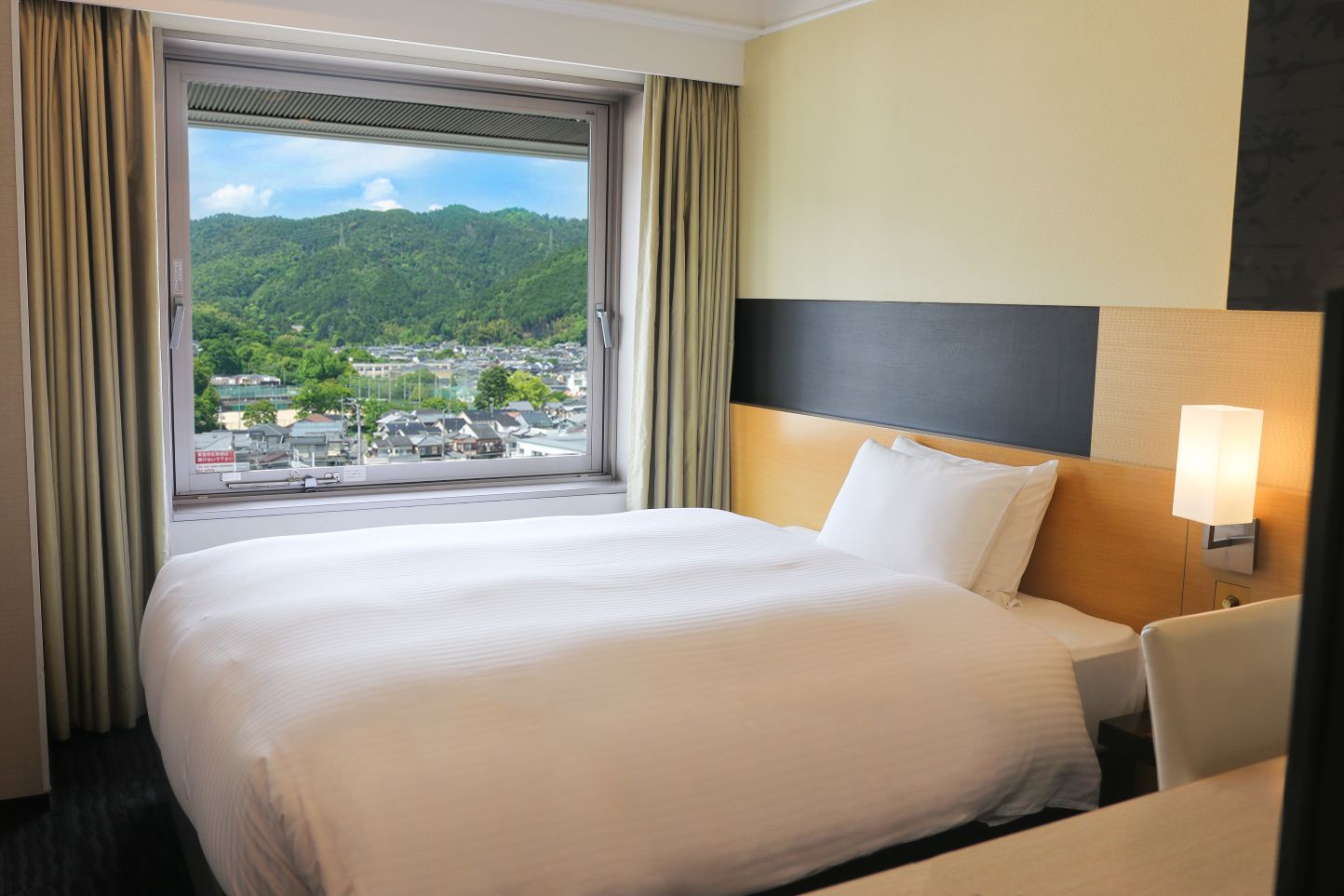 ◆シングルルーム（15平米／140㎝&times;195㎝ 1台）