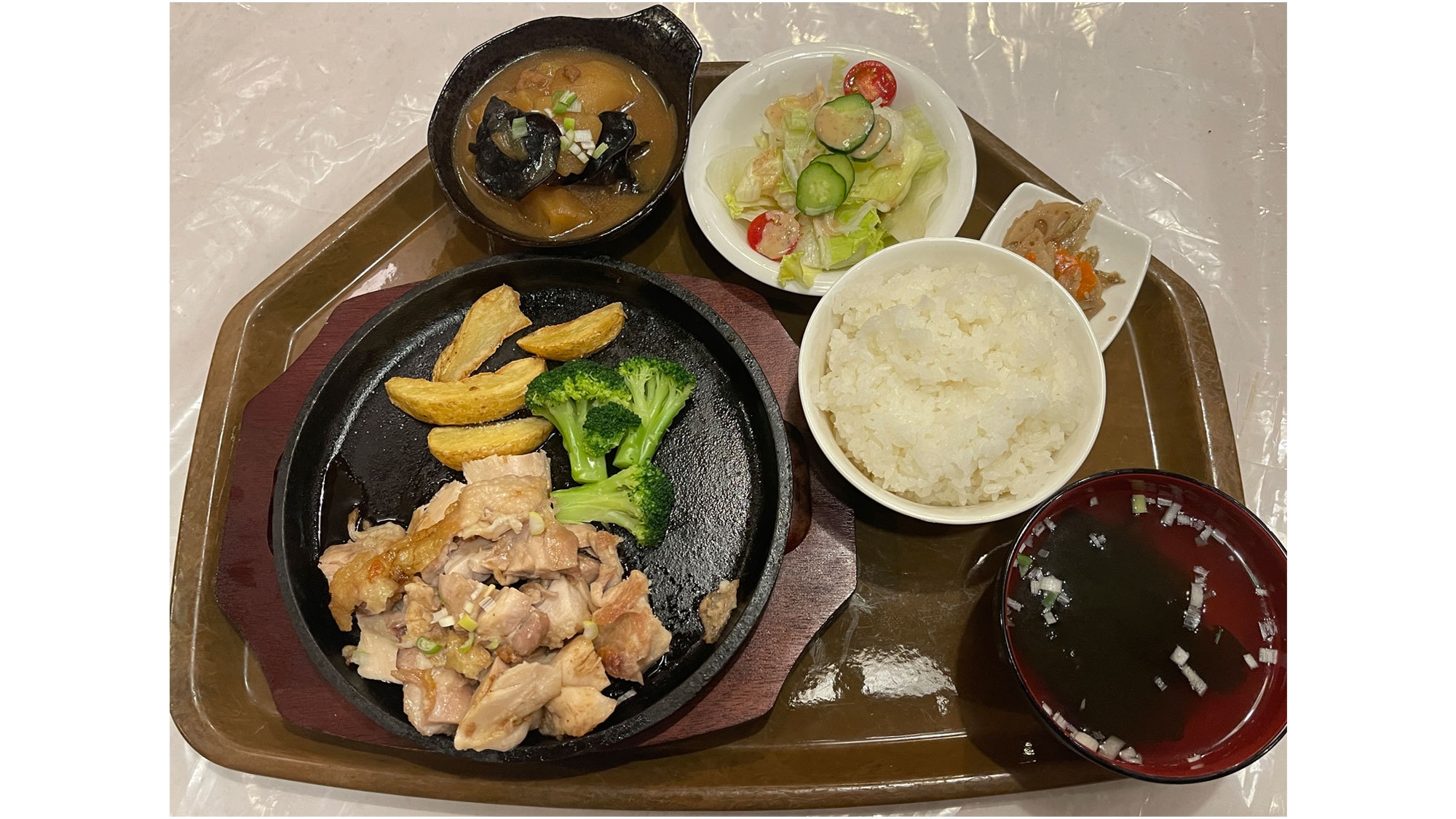 ■2食付きプラン■お食事は白樺湖を望むレストランで♪夕食はステーキメインのセットメニュー！