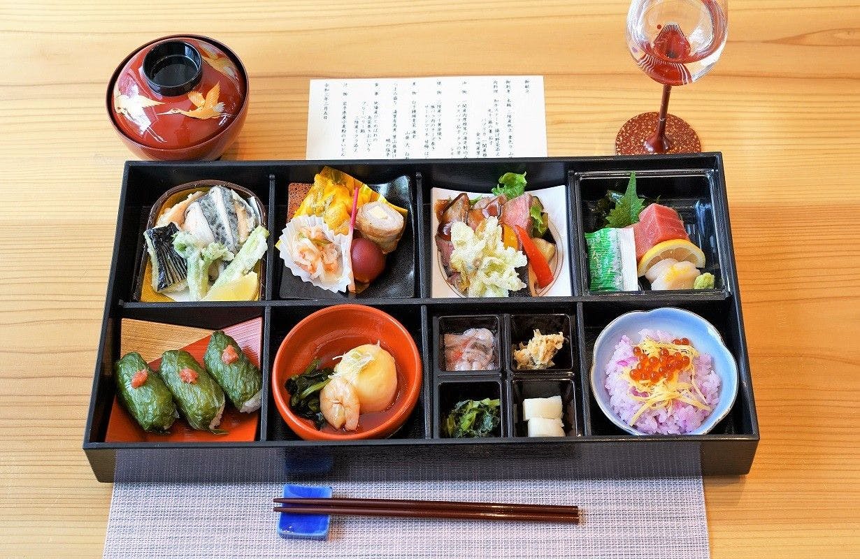 夕食（ケータリングのイメージ）