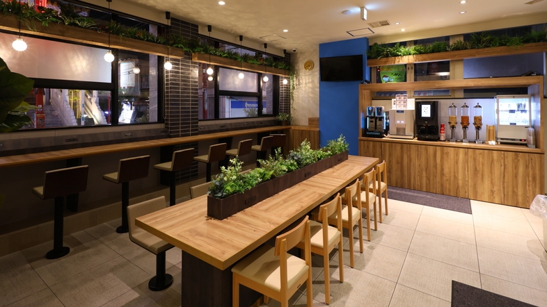 【レイトアウトと飲み放題付きプラン！＜朝食付き＞】