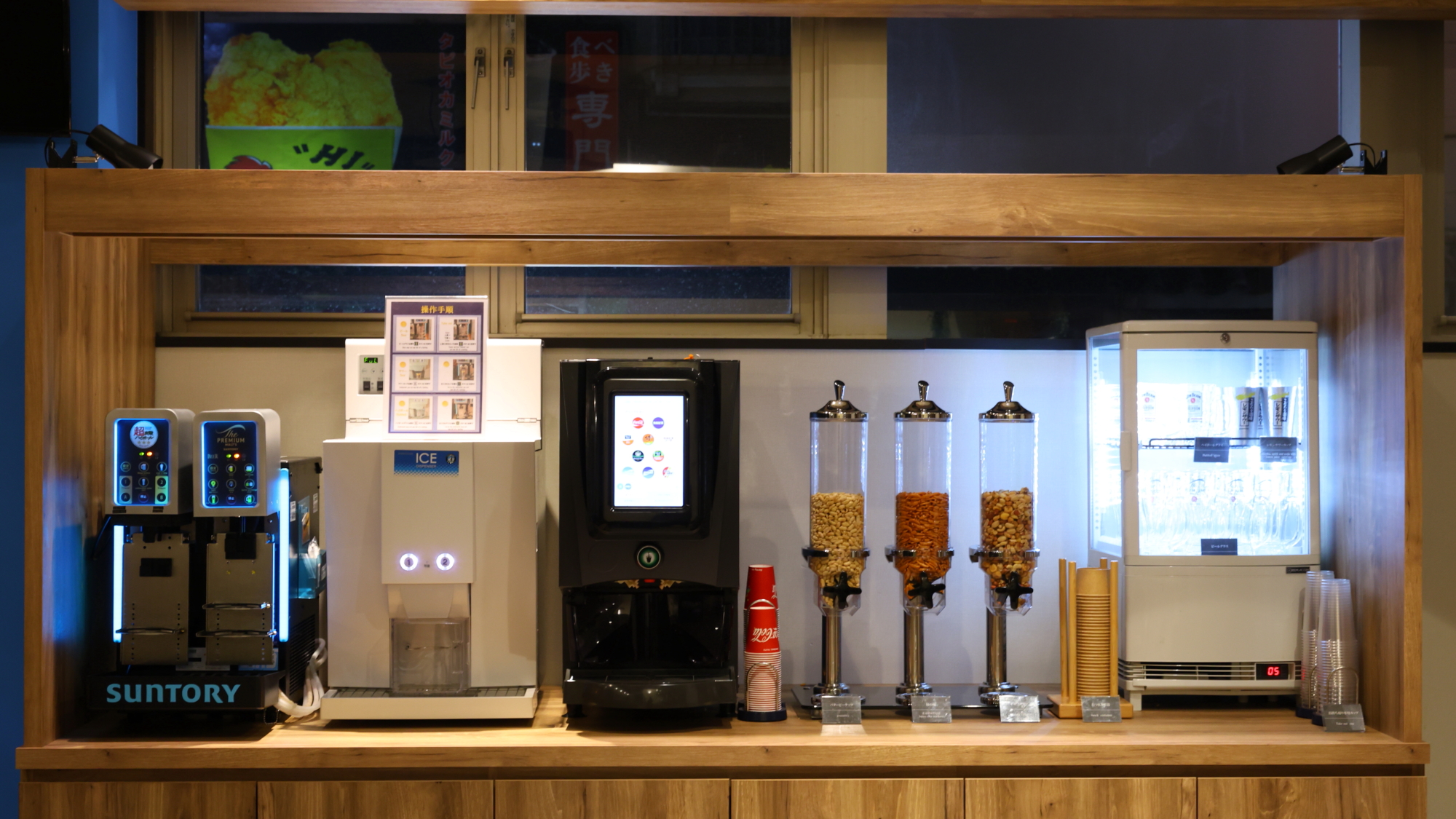 ラウンジ営業時間15時～21時（最終入店20時30分）