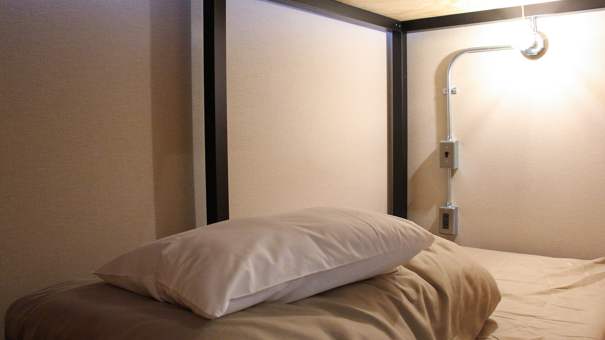 ・【ドミトリー】2段ベッド3台・6人相部屋の1スペース