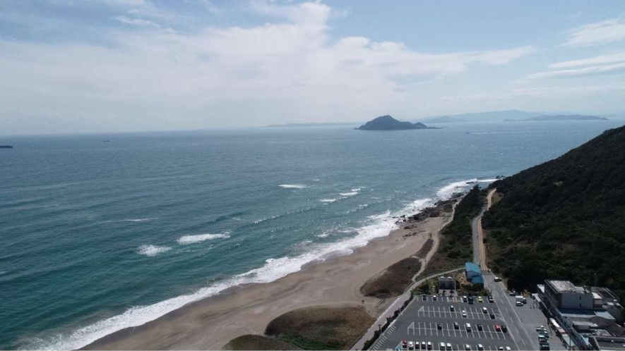 奇跡のショット　ホテル上空から見た　「潮騒」の舞台・神島