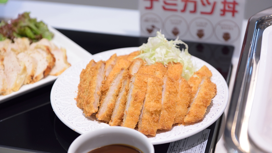 デミカツ丼