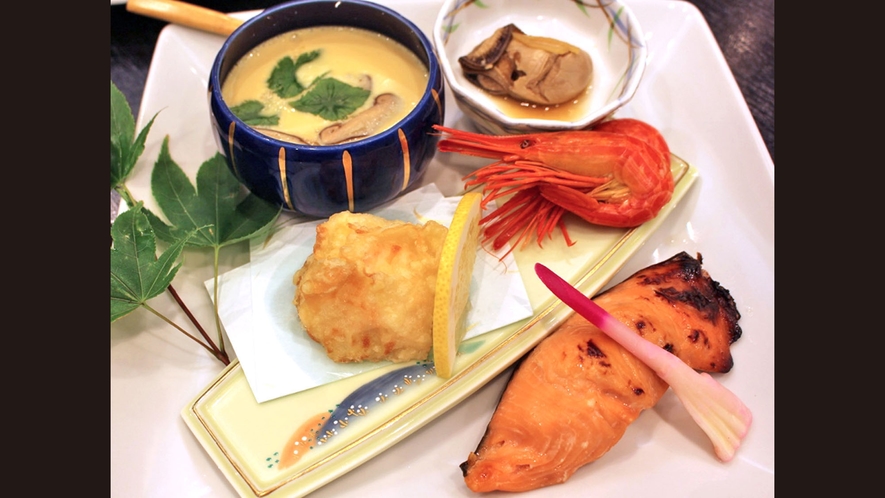 【夕食】魚介類が有名な根室ならではのお食事です。