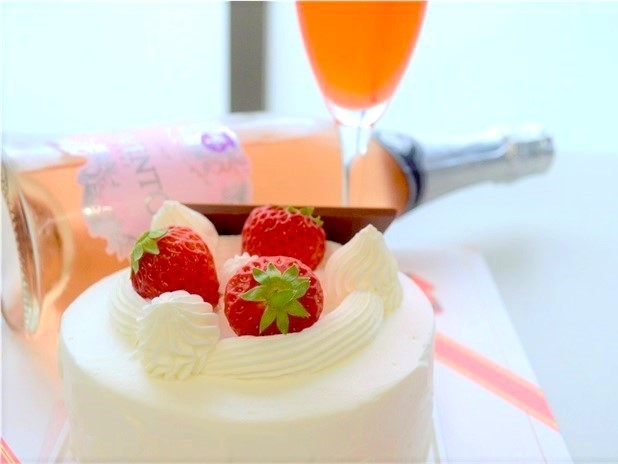 【アニバーサリー】ホールケーキ＆ボトルワインお土産付き　誕生日や記念日のお祝いに♪