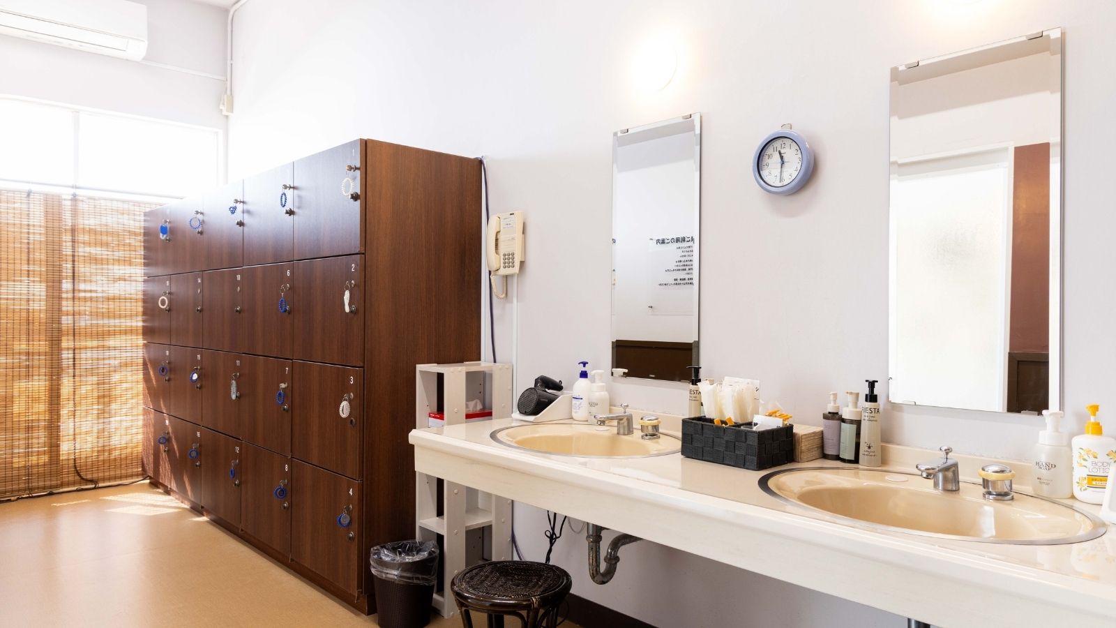 大浴場の脱衣場