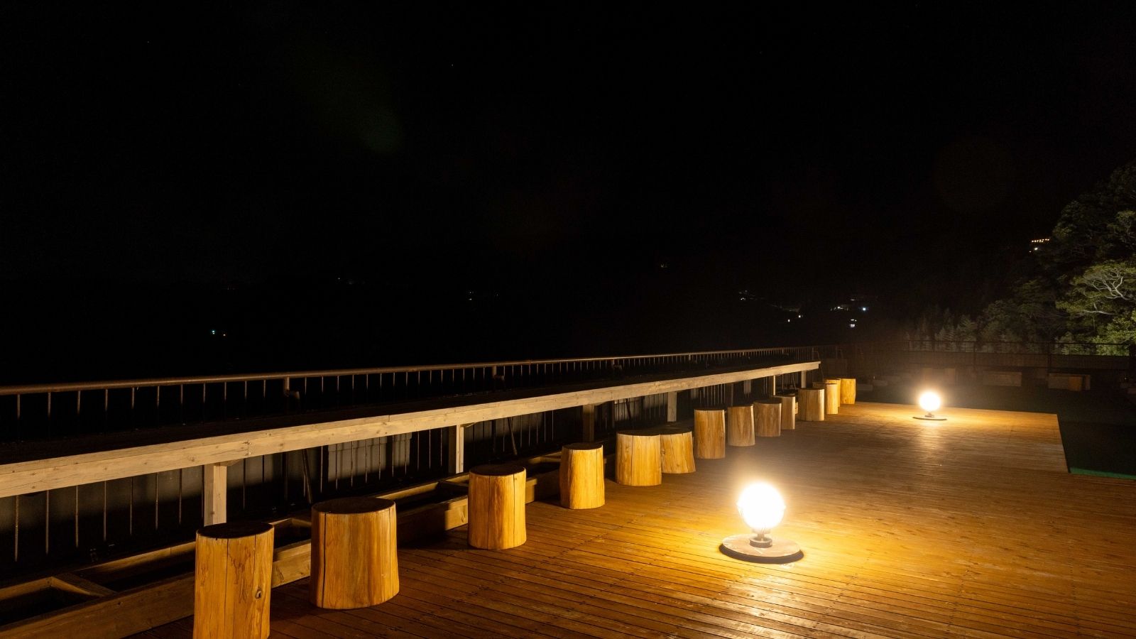 屋上　天空の足湯
