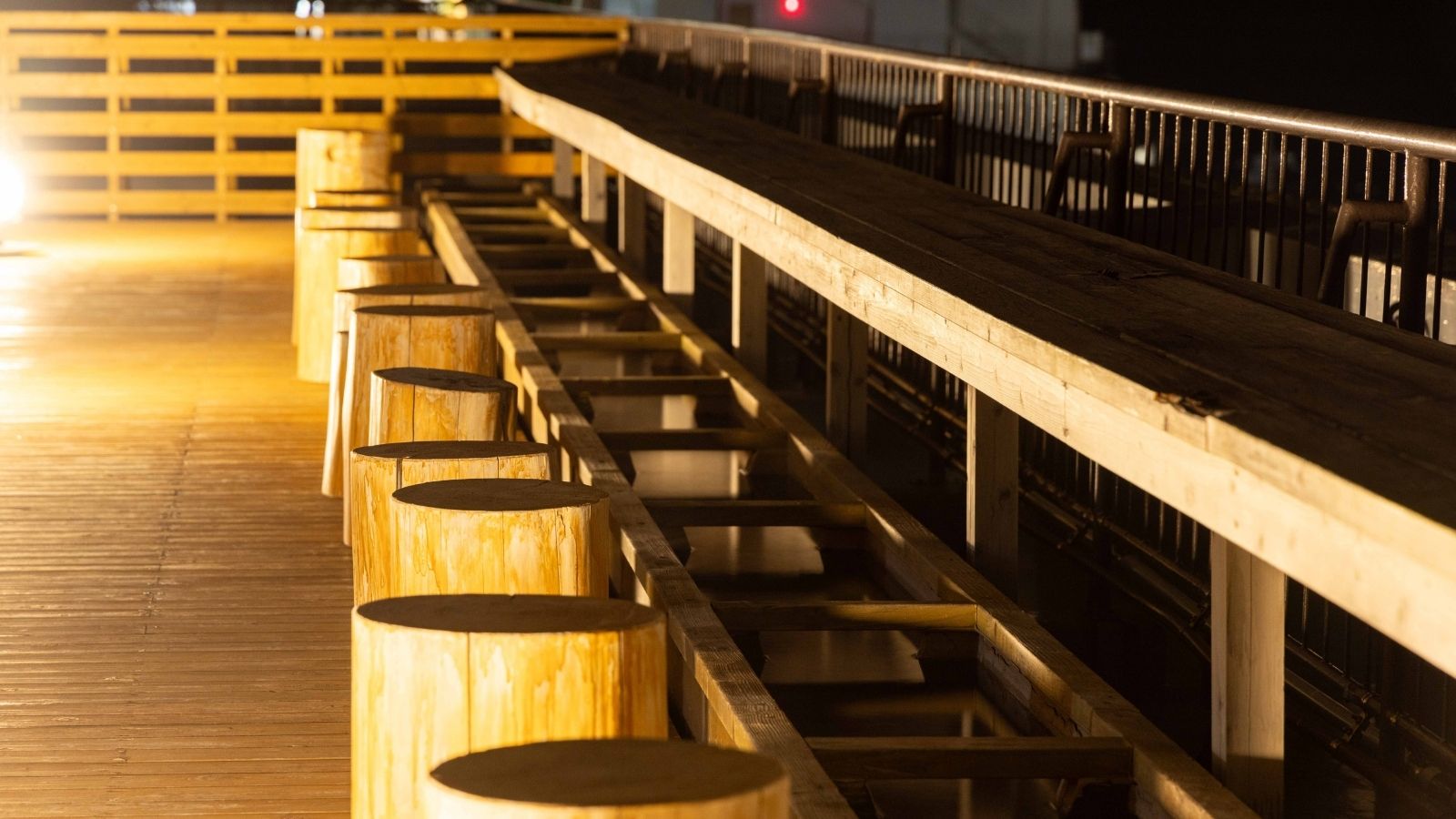 屋上　天空の足湯