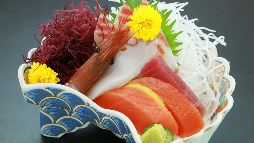 【夕食】お造りは季節のお魚を色とりどりにご提供☆