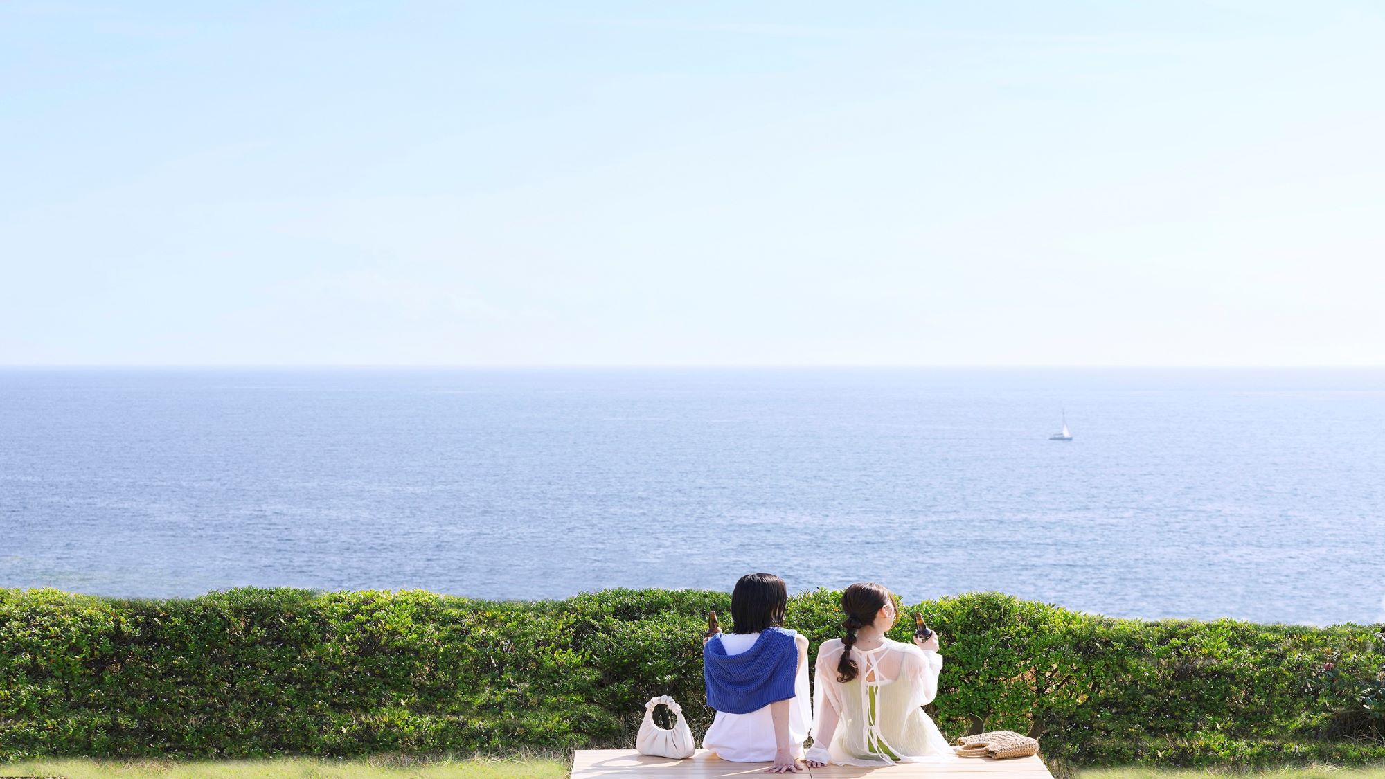 屋外テラスから、180度広がる海と空は、忘れられない旅の想い出に。