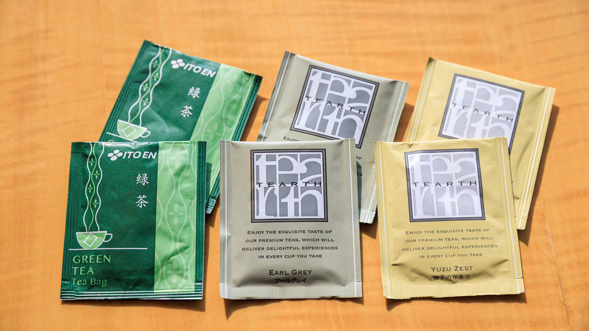 お部屋にご用意しているTEARTHの紅茶と緑茶