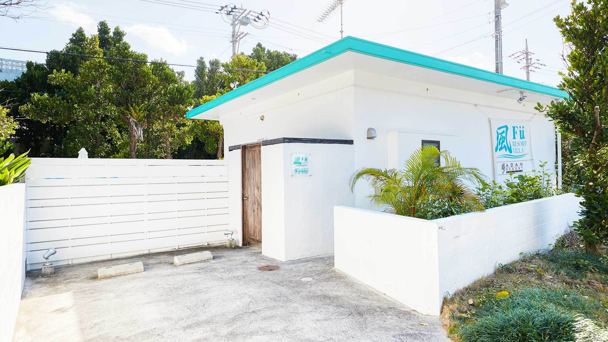 【新】【2連泊】海まで徒歩15秒！備瀬フクギ並木の入口に建つ便利なリゾートヴィラ【朝食付】