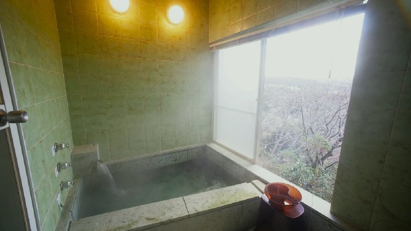 【スタンダード】吹き抜けのリビング！伊豆石のお風呂から熱海の夜景を楽しめます！