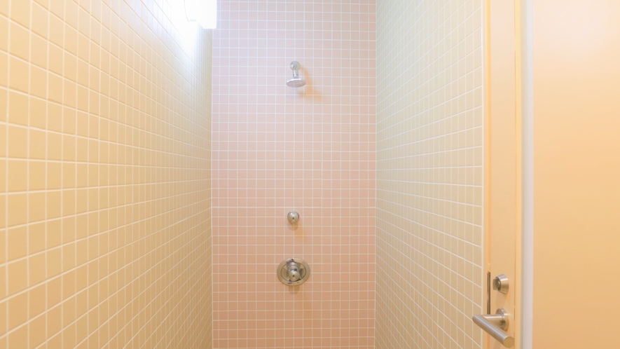 【シャワー室】海やプールに入った後に体を流せるシャワー室もご用意