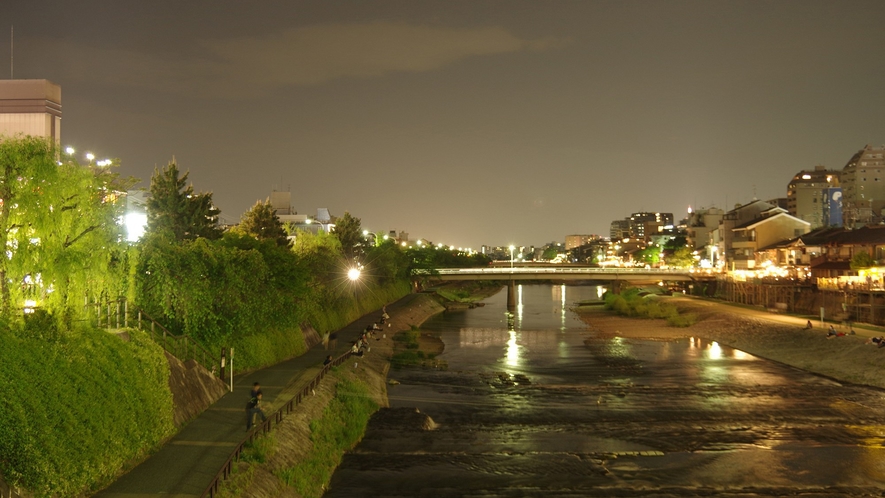 鴨川夜｜徒歩で約5分