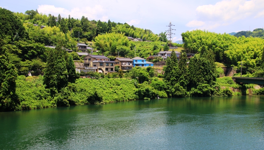 ☆木曽川河畔の風光明媚な場所にあります