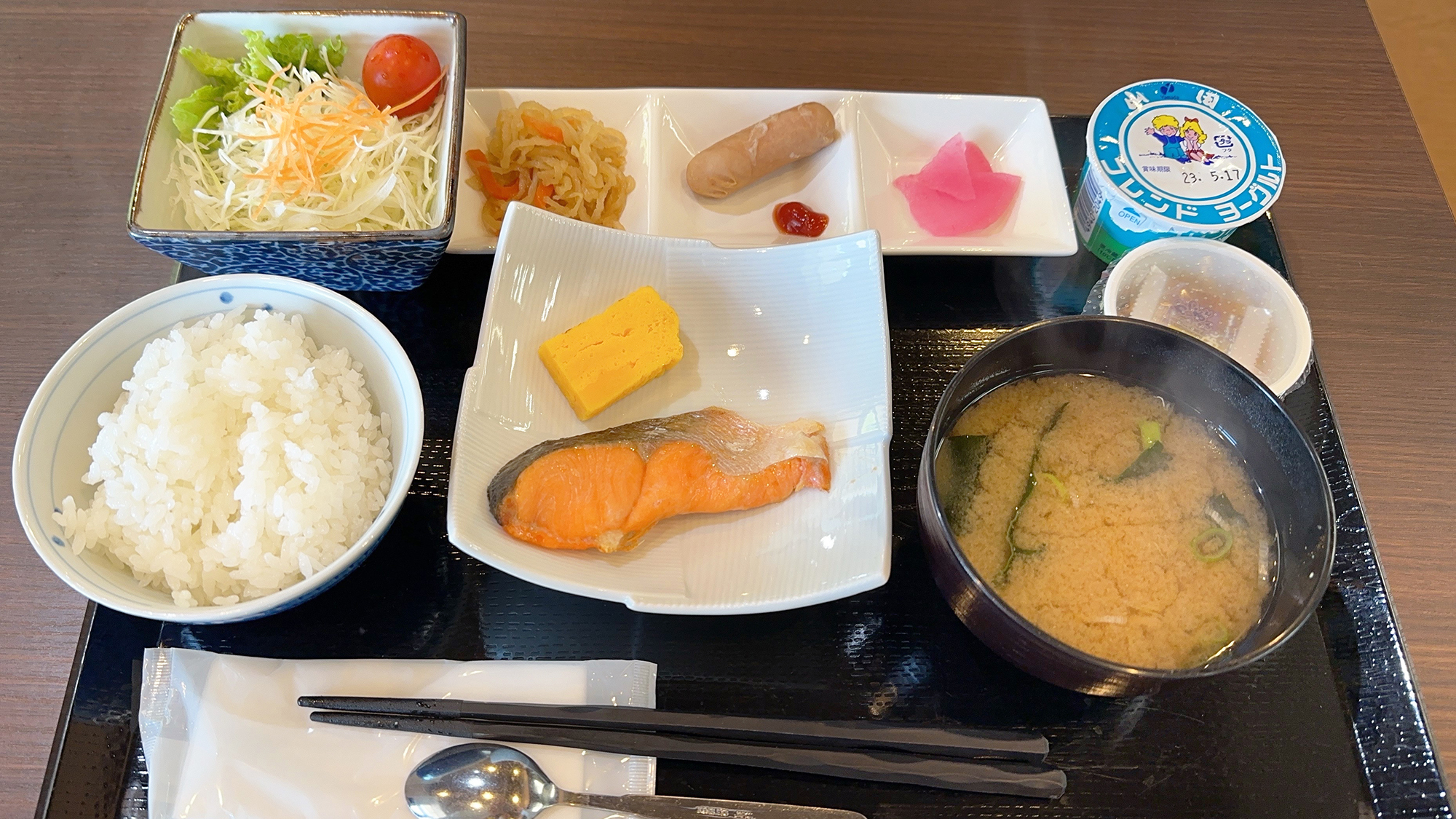 【ご朝食】東松島の地元ならではを味わう和定食。