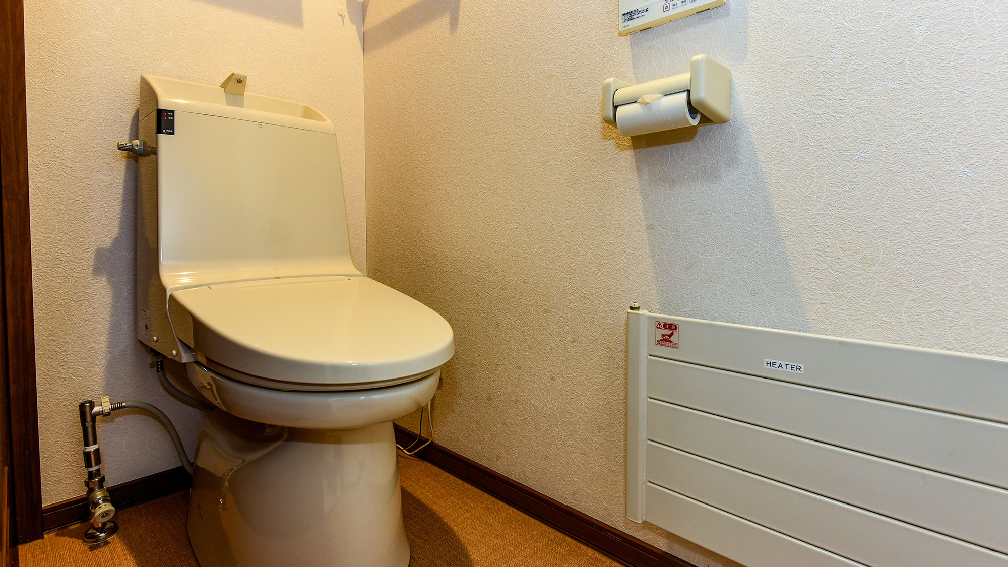 ・【トイレ】全部で3箇所ある洗浄機能付きトイレ。大人数でも安心です