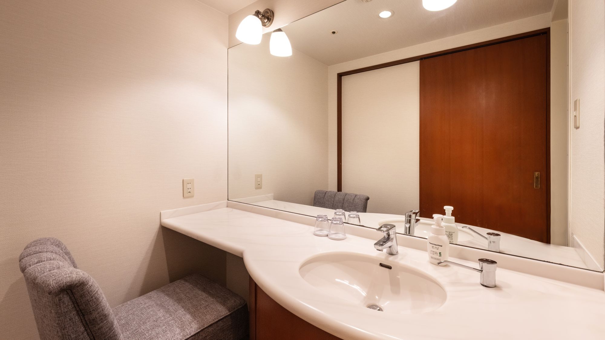 デラックスツインの浴室洗面台