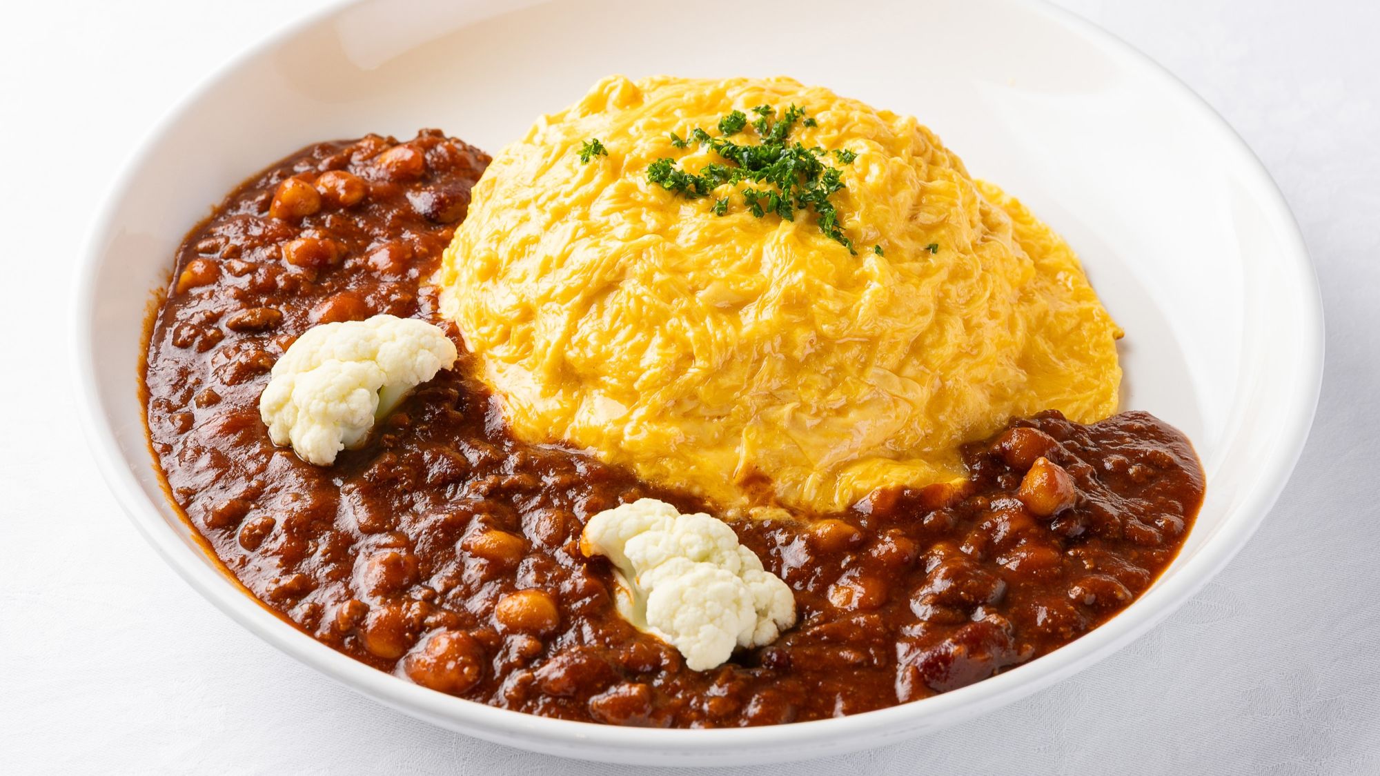 5月ランチメニュー★オムライス ふんわり卵のチリビーンズソース