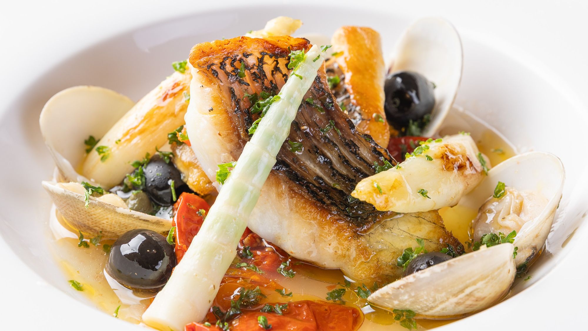 4月ランチメニュー★黒鯛とホワイトアスパラのフリカッセ