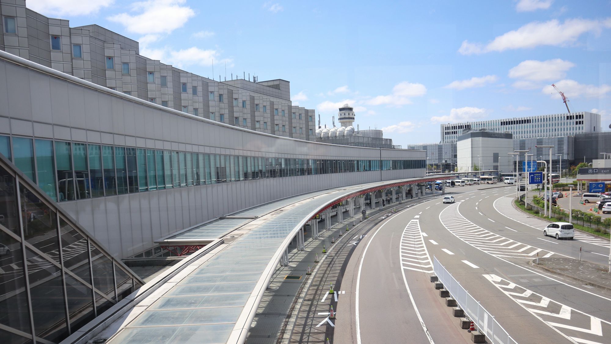 ◆主要交通機関｜新千歳空港（公共交通機関で約60分）
