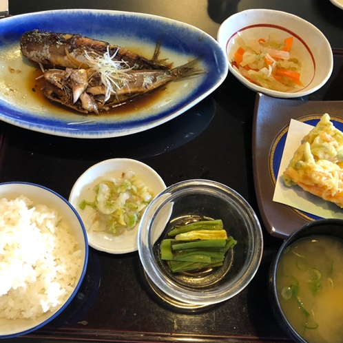 【夕食一例】料理長おまかせ定食をご用意致します。