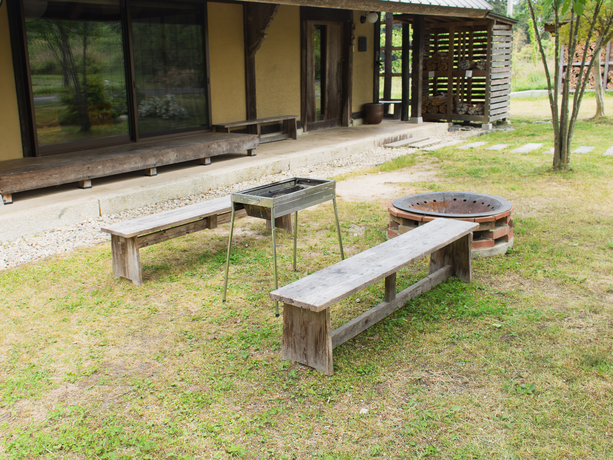 庭ではＢＢＱや焚き火が楽しめます。