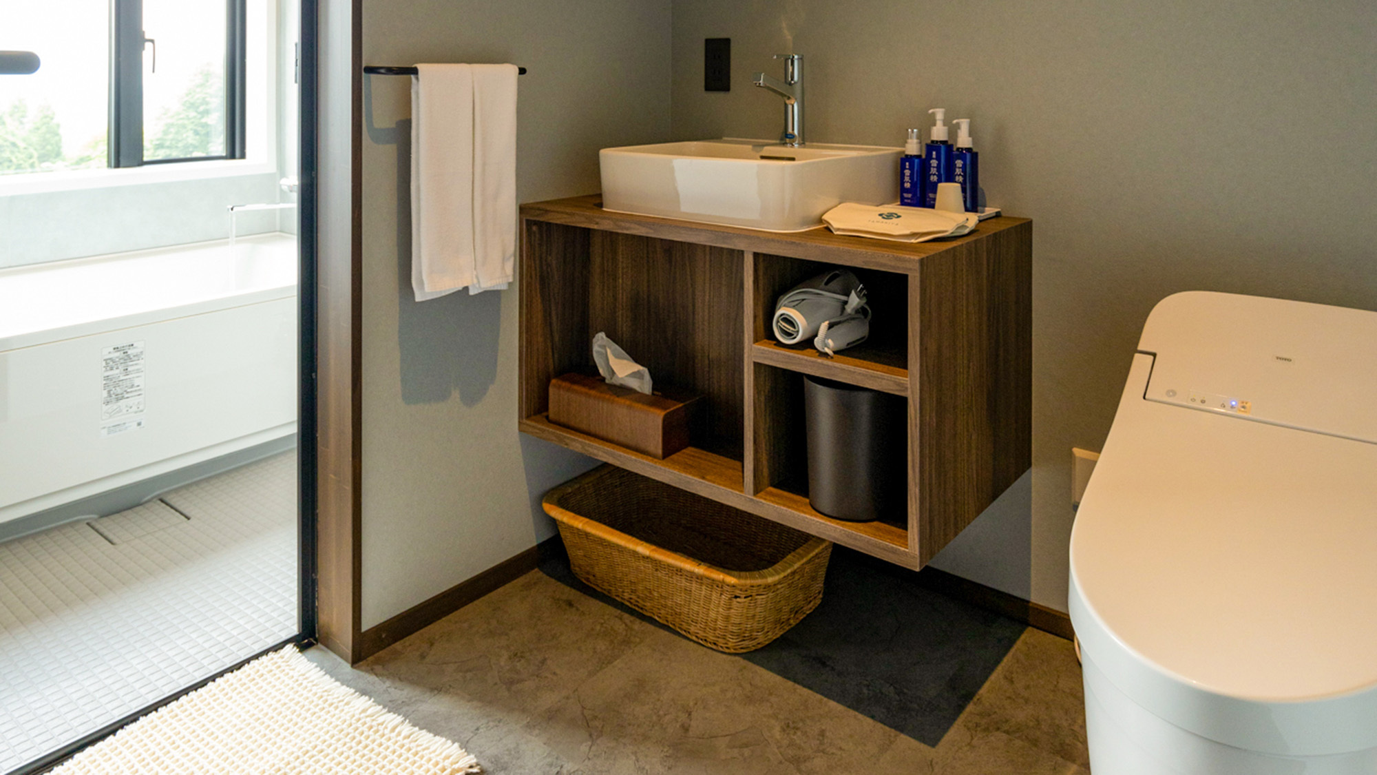 Room6　【霞 -Kasumi-】ビューバス、洗面、トイレ付のお部屋です。