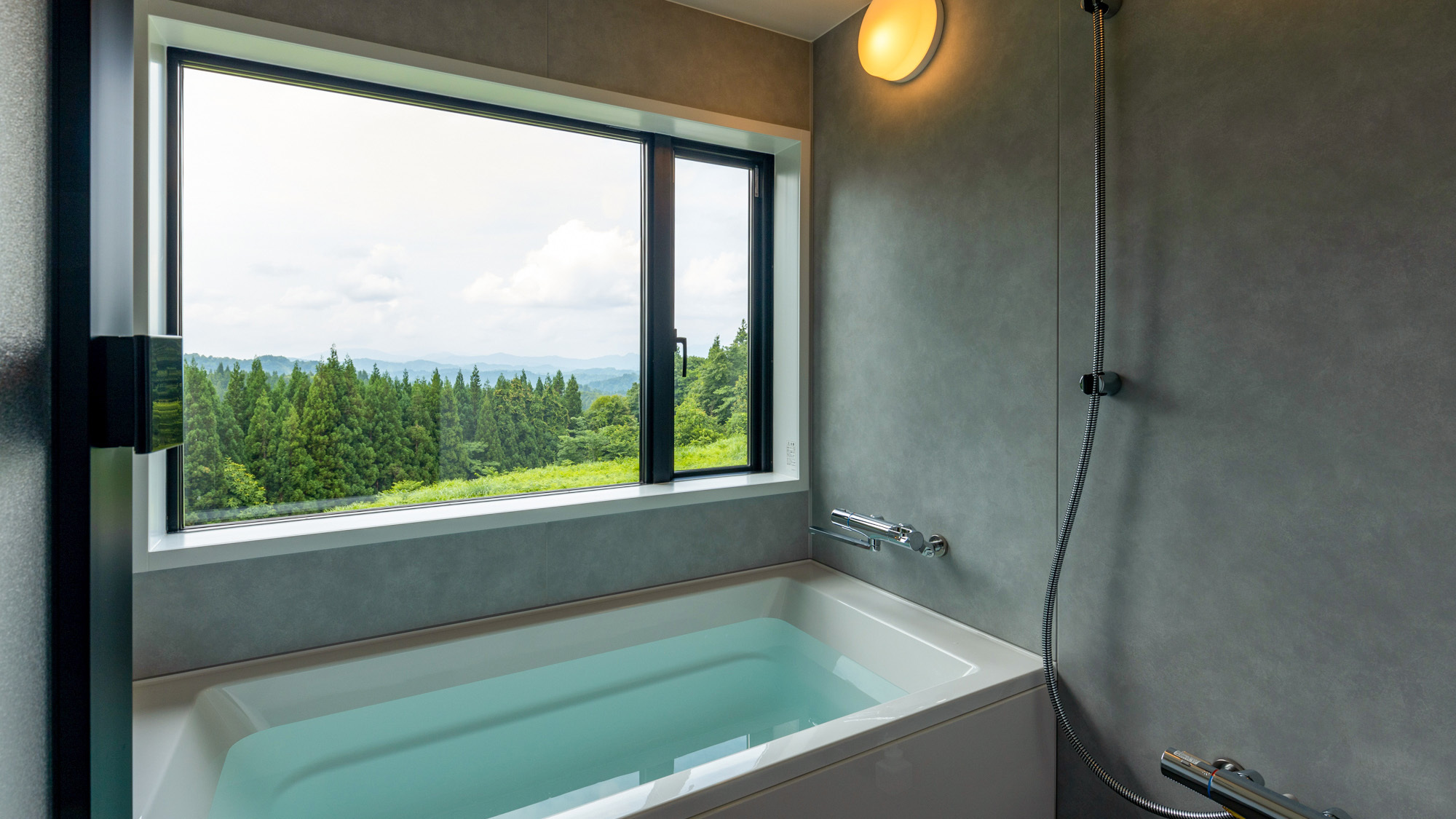 Room6　【霞 -Kasumi-】ビューバス（展望風呂）からの眺めにうっとり。