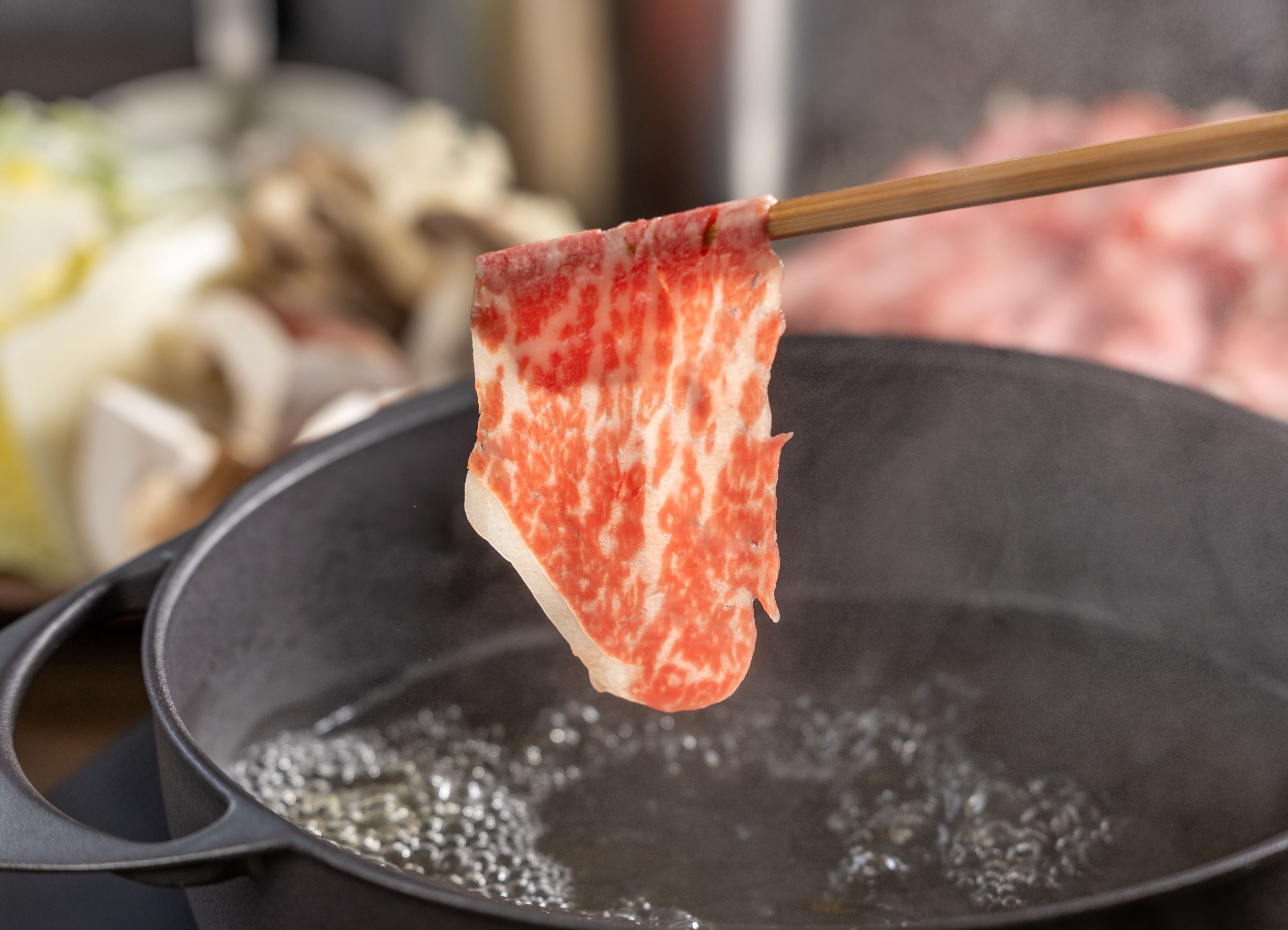 新潟和牛「あがの姫牛」と妻有ポーク食べ比べしゃぶしゃぶ